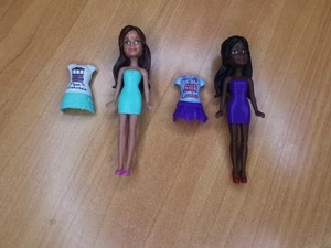 Barbie Travel Serie 2 Mini Puppen 3,5 Zoll mit Kleid High Heel Schuhe geformtes Haar - Bild 1 von 10