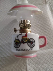 Miniatur Oldtimer Öllampe mit Bild von Henry Fords erstem Auto 1896 7" hoch - Bild 1 von 5