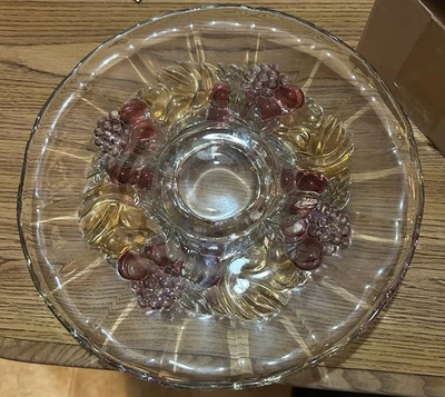 Подставка для торта ЦВЕТНЫЕ ФРУКТЫ Замечательная большая подставка для торта, 13 1/2 дюйма ИДЕАЛЬНОЕ СОСТОЯНИЕ ТОВАРА - Изображение 1 из 4