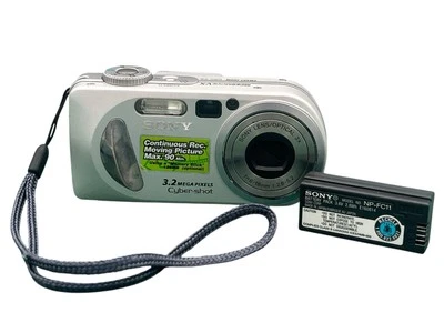 Sony Digital Camera Cybershot DSC-P8 3.2MP Silver W/ Battery - Image 1 of 4