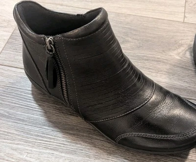 Taos Women's 11 Habit Chelsea Boots Black Side Zippers Layered Timeless Classic - Image 1 of 4