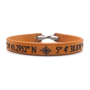 Personalisiertes Lederarmband mit Koordinaten und optionaler geheimer Botschaft - Bild 1 von 9