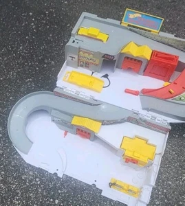 Hot Wheels Car Wash and Service Station Center Play Set DMW90 Mattel 2015 - Picture 1 of 3