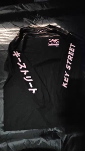 Key Street Herren T-Shirt Black & Pink Acura Langarm Grafikdruck Gr. XL NEU - Bild 1 von 7