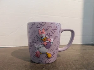 Tazza da caffè Disney Daisy Duck viola "Glamorous Sassy Caring" 3D 12 oz - Foto 1 di 3