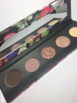 Paleta de sombras de ojos Cynthia Rowley No.1 Foto 1 de 3