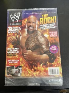 WWE Wwf 25th anniversary edition Magazine December 2011 The Rock w/ plastic - Imagen 1 de 2