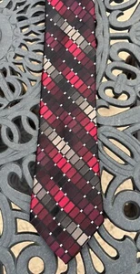 Kenneth Cole Men’s 100% Silk Necktie - Picture 1 of 3