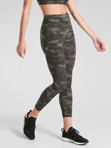 ATHLETA Ultimate Stash Pocket Camo 7/8 Apretado, Usado en Excelente Condición, Mediano, Verde Camuflaje T-1 - Imagen 1 de 3