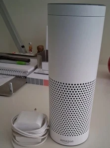 Amazon Echo (1. Generation) Sprachgesteuerter Smart Assistant - Weiß - Bild 1 von 1