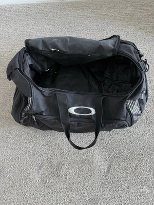 Oakley Men’s Sports Bag Size 85L - Image 1 of 4