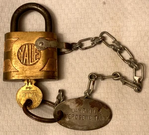 Yale & Towne Super Pin Becher Vorhängeschloss Schloss Vintage Messing Graphit Antik Schlüssel - Bild 1 von 7