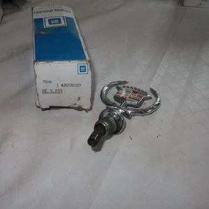 NOS CADILLAC HOOD ORNAMENT CREST & WREATH NEW OEM 25536109 - Picture 1 of 3