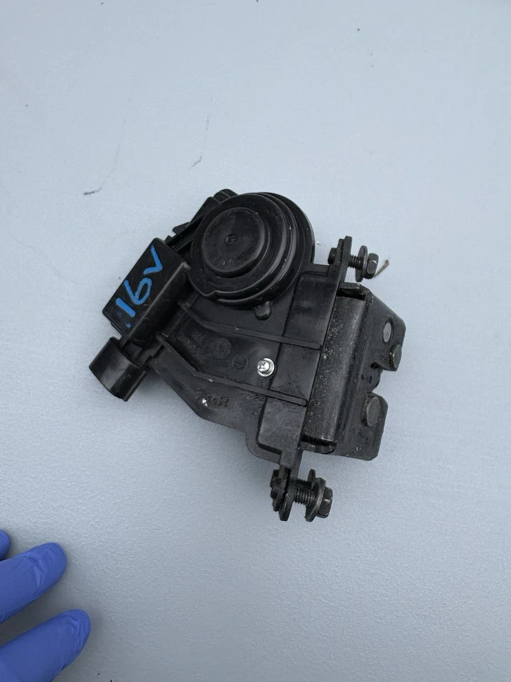 Toyota Prius V 2012-2016 OEM maletero pestillo tapa bloqueo actuador 69350-28150 4070 Foto 1 de 4