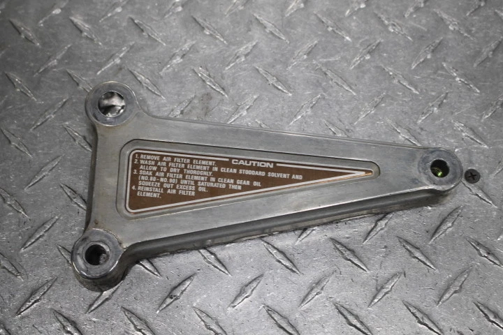 1982 HONDA CM250C CUSTOM LEFT FOOT PEG BRACKET MOUNT - Изображение 1 из 1