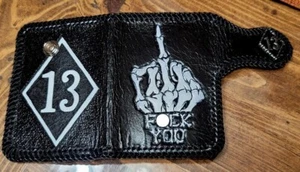 Billetera de bolsillo frontal hecha a mano con diamantes 13 y esqueleto dedo medio F**k You - Imagen 1 de 7