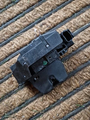 PEUGEOT 308 3008 508 5008 TRAVELLER PARTNER REAR TAILGATE LOCK 9816195380 (M2) - Image 1 of 3