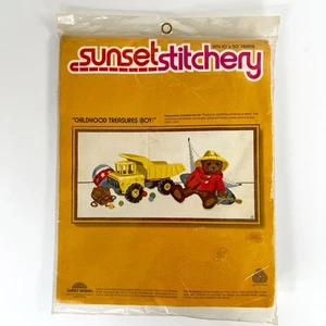 Kit ricamo cucitura tramonto 1977 vintage bambini tesori ragazzo -USA - Foto 1 di 7