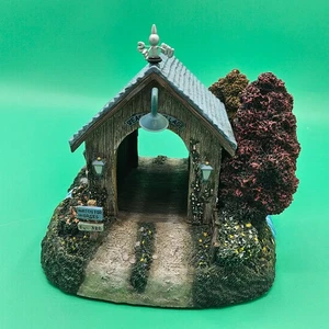 Puente cubierto junto al mar Hawthorne Thomas Kinkade Seaside Village SIN CAJA de colección - Imagen 1 de 5