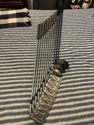 Juego completo de hierros Nicklaus “The Bear” - 1,5 madera USA Tour The BOMBER - Taylor made3 Foto 1 de 4