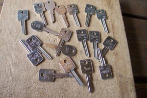 Vintage Taylor GM Ilco KEY BLANKS Lot of 19 UNCUT KEYS  MIXED LOT - Picture 1 of 7