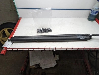 Lincoln MKC 2017 elevador eléctrico maletero puntales Foto 1 de 3