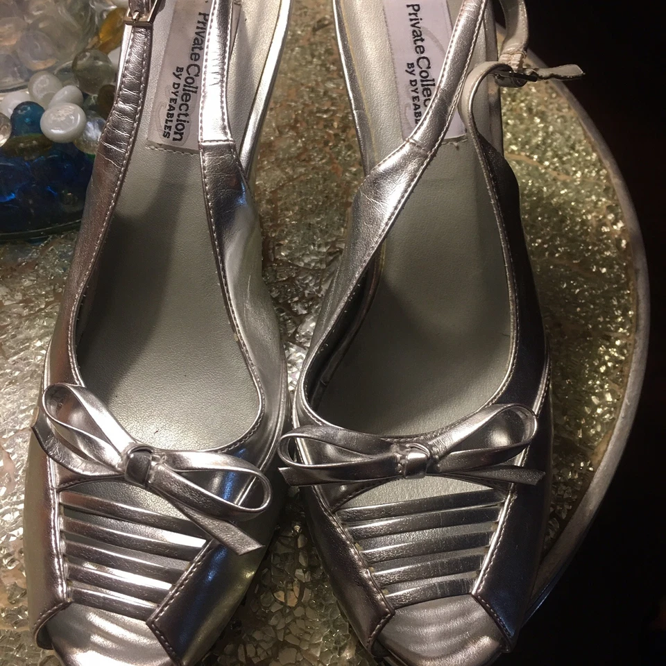 Coleção privada por Dyeables sandálias de salto alto Bow Top prata 8 - Imagem 1 de 4