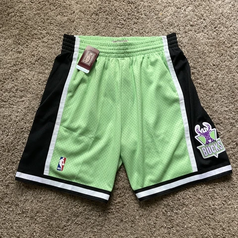 NWT Men’s Reload 3.0 Milwaukee Bucks Mitchell & Ness Swingman Shorts Green Sz. L Cover
