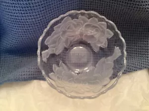 Studio Nova Serving Bowl Crystal Japan Clear Frosted Floral Clamshell Rim 5.5"D - Picture 1 of 4