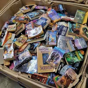 Lot of 10 Pounds (LB) Science Fiction Fantasy Book Softback RANDOM RARE MIX - Imagen 1 de 1