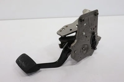 Pedal de freno Jeep Grand Cherokee $2015 Foto 1 de 4