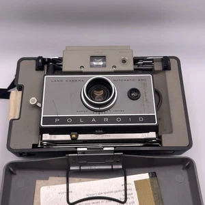 Vintage Polaroid Camera with Case - Picture 1 of 8