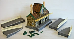 HORNBY OO GAUGE R592 MAINLINE STATION + PLATFORMS + RAMPS + FENCES - Imagen 1 de 7