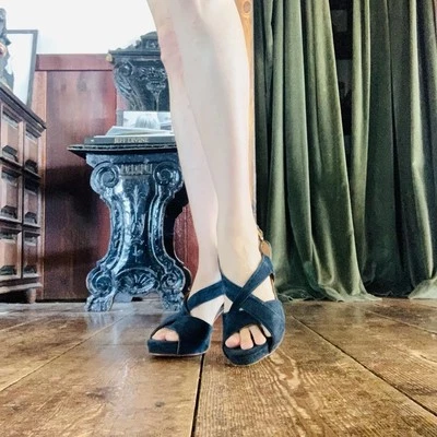 Tacones de gamuza azul para mujer Alberto Fermani hechos en Italia Foto 1 de 4