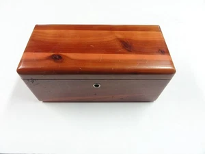 VINTAGE LANE USA MINI CEDAR CHEST "REED'S FURNITURE CO." NO KEY GOOD USED - Picture 1 of 13