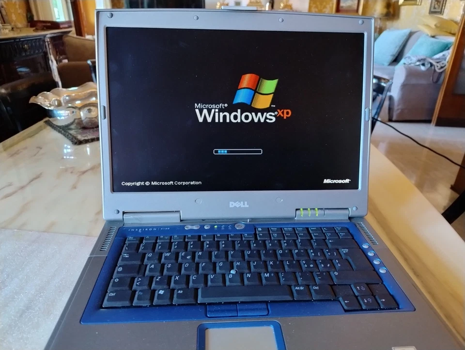 Dell Inspiron 9100 - Windows XP - Borsa originale in vera pelle - Immagine 1 di 4