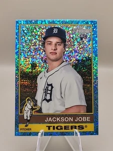 💥2025 Topps Heritage Jackson Jobe RC Light Blue Sparkle #389 Detroit Tigers💥 - Picture 1 of 2