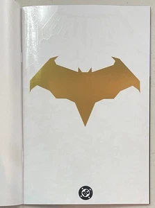 Batman #1 Trade Gold Symbol Trinity Exclusive Glow In The Dark Ltd 599 NM - Bild 1 von 6