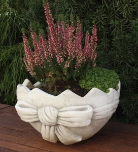 Pflanzgefäß aus Beton/ Steinguss Blumengefäß Eierschale H 16,5 cm Osterdeko  - Bild 1 von 5