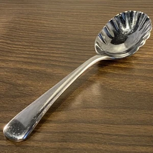 Oneida CHANDLER Sugar Shell Spoon 18/10 Stainless Glossy 6 1/4” - Picture 1 of 6
