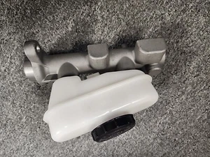 New Brake Master Cylinder With Reservoir For 1993 Ford Mustang Cobra - Picture 1 of 8
