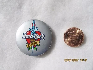 Hard Rock Cafe 25 Jahre Silber Knopf Rot Herz Schwert Restaurant USA  - Bild 1 von 3