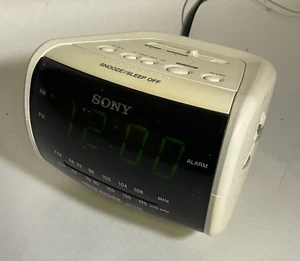 Nice Working SONY White Digital Alarm Clock Radio Dream Machine Model ICF-C112 - Picture 1 of 4