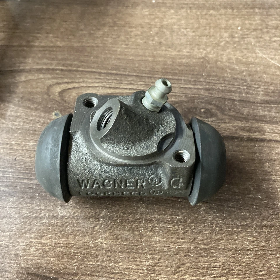 1961-1963 Buick Skylark Special & Oldsmobile Front Left Wheel Cylinder - Image 1 of 4