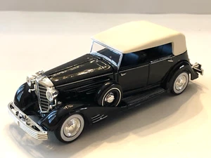 NATIONAL MOTOR MUSEUM MINT 1933 CADILLAC FLEETWOOD BLACK 1:32 scale - Picture 1 of 6