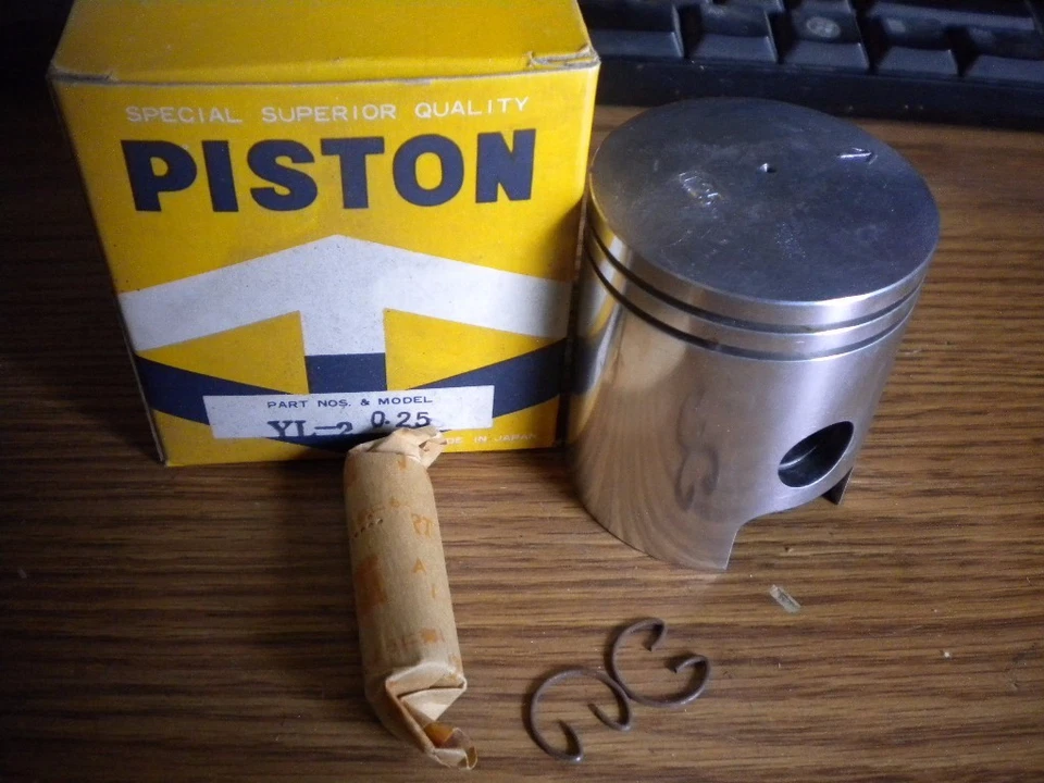 Pistón MC .25 con pasador y circlips se adapta a: Yamaha L5T YL2 166-11635-00 Foto 1 de 1