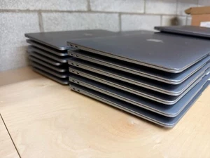 Lot of 10 Apple MacBook Air 2020 A2337 M1 512GB SSD 16GB RAM - Space Gray - Picture 1 of 7