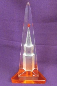 1960s VINTAGE RUSSIAN USSR MOSCOW KREMLIN CRYSTAL GLASS DESKTOP SOUVENIR 8” - Picture 1 of 11