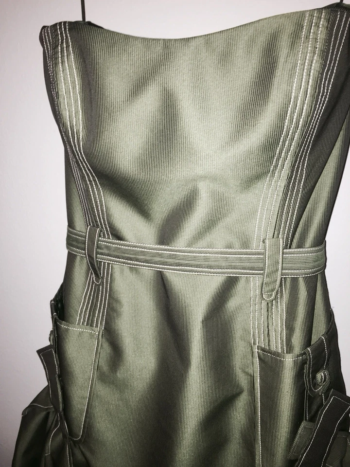 Vestido de diseñador sin tirantes Caroline Herrera Foto 1 de 4