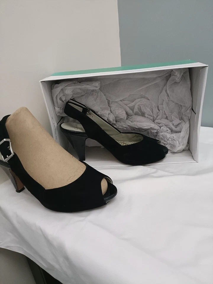 Clarks Ladies Black Suede Shoes.  UK Size 5  Fit D.  Style:  Dreamy Isle - Image 1 of 1